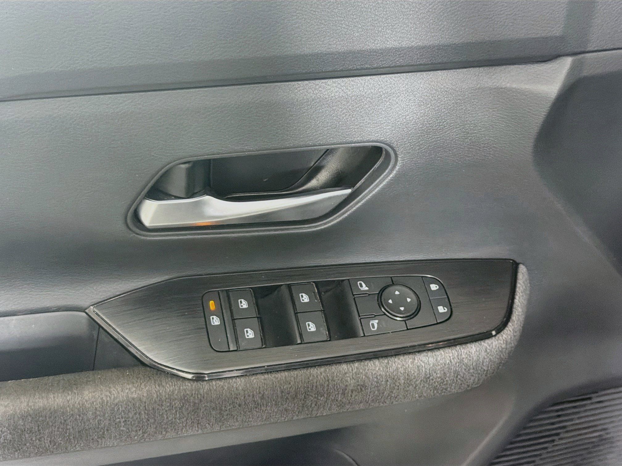 Used 2026 Nissan Kicks SV w/ Charging Package FWD image 15