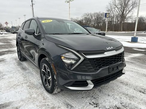 Used 2023 Kia Sportage LX image 4