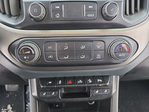 Used 2022 Chevrolet Colorado Z71 w/ Z71 Midnight Edition image 19