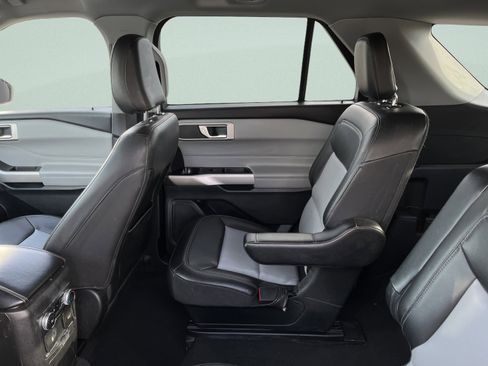 Used 2022 Ford Explorer XLT w/ Equipment Group 202A image 25