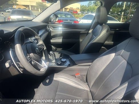 Used 2018 Alfa Romeo Stelvio Sport w/ Quick Order Package 22J Sport AWD/4WD image 19