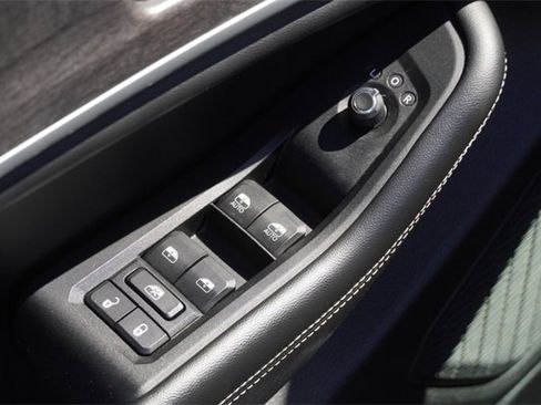 Used 2024 Jeep Grand Cherokee L Limited w/ Black Appearance Package image 23