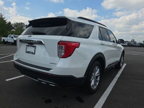 Used 2021 Ford Explorer XLT w/ Equipment Group 202A AWD/4WD image 8