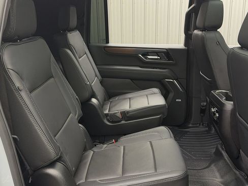 Used 2026 GMC Yukon XL Denali w/ Sun & Power Step Package AWD/4WD image 38