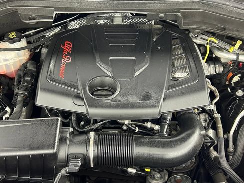 Used 2023 Alfa Romeo Stelvio Ti AWD/4WD image 37
