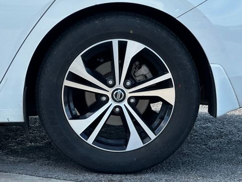 Used 2020 Nissan Sentra SV image 3