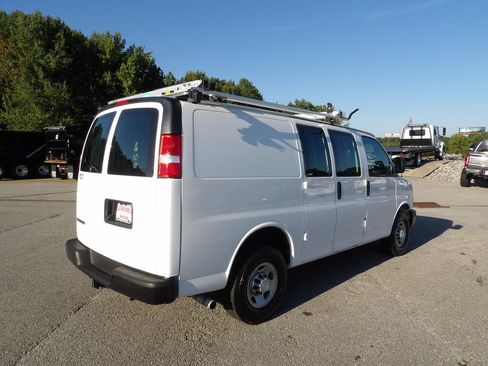 Used 2022 Chevrolet Express 2500 w/ Driver Convenience Package RWD image 8