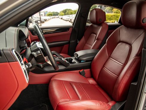Certified 2021 Porsche Cayenne S AWD/4WD image 5