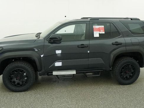 New 2026 Toyota 4Runner SR5 AWD/4WD image 3