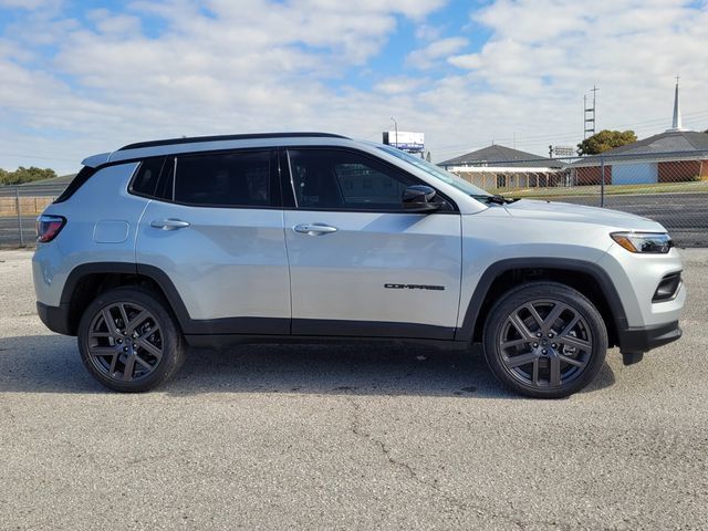 Used 2026 Jeep Compass Latitude AWD/4WD image 8