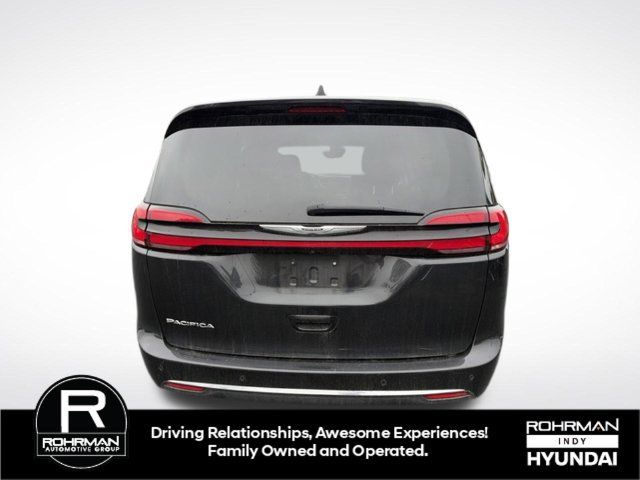 Used 2024 Chrysler Pacifica Touring-L FWD image 6