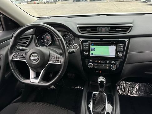 Used 2017 Nissan Rogue SV w/ SV Premium Package image 19