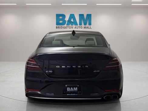 Used 2022 Genesis G70 2.0T image 5