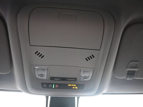 Used 2025 Chevrolet Blazer LT FWD image 18