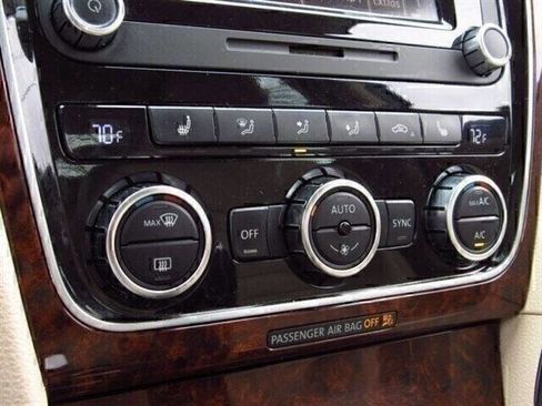 Used 2013 Volkswagen Passat 2.5 SEL Premium image 16