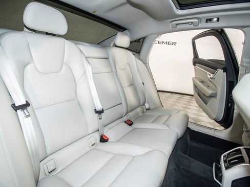 Used 2018 Volvo S90 T5 Momentum w/ Convenience Package image 17