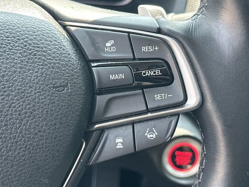 Used 2018 Honda Accord Touring image 25