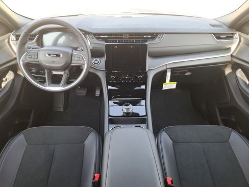 New 2025 Jeep Grand Cherokee Altitude w/ Trailer Tow Package image 9