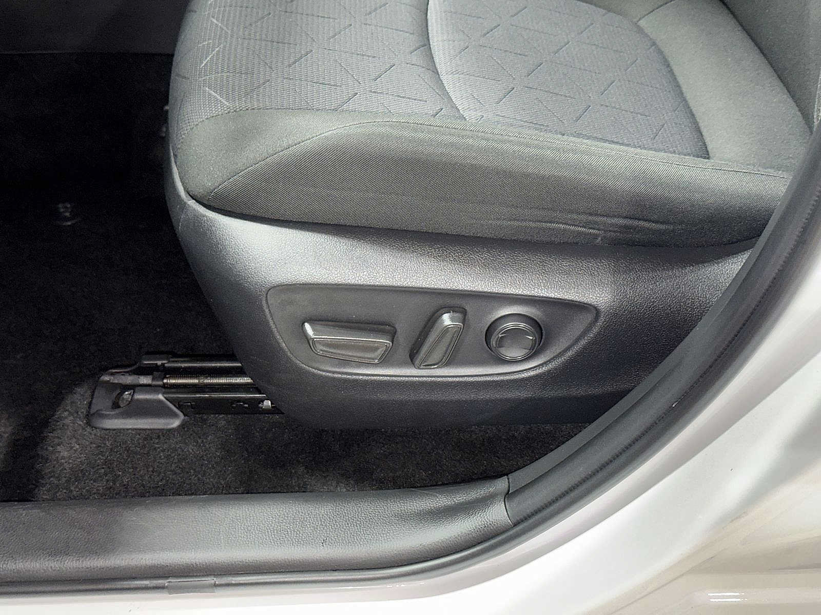 Used 2025 Toyota RAV4 XLE AWD/4WD image 23