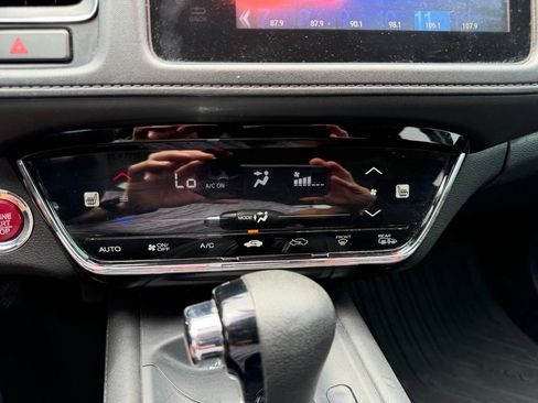 Used 2018 Honda HR-V EX image 25