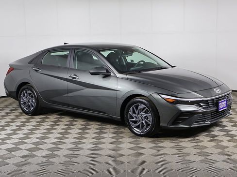 Used 2024 Hyundai Elantra SEL image 39