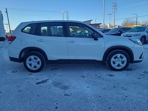 Used 2022 Subaru Forester Base image 6