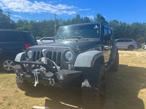 Used 2017 Jeep Wrangler Unlimited Sport w/ Quick Order Package 24S AWD/4WD image 4