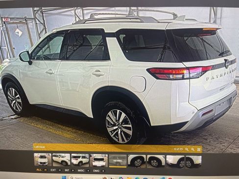 Used 2024 Nissan Pathfinder SL AWD/4WD image 4