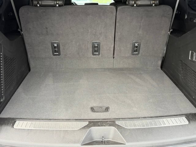 Used 2024 Chevrolet Suburban RST w/ Luxury Package RWD image 18