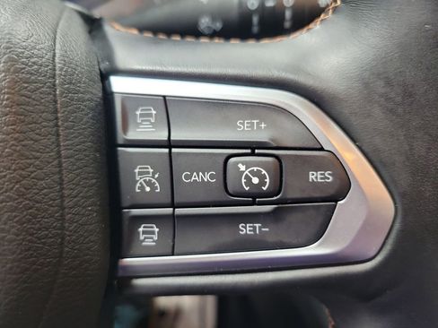 Used 2022 Jeep Compass Limited image 39