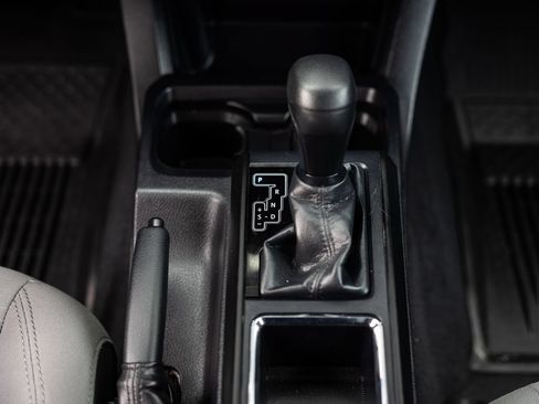 Used 2018 Toyota Tacoma SR w/ SR Convenience Package AWD/4WD image 20