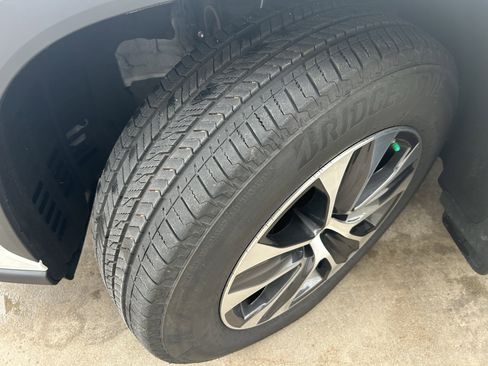 Used 2025 Toyota Highlander XLE image 11