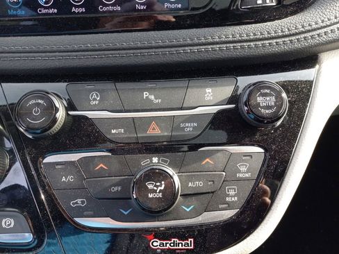 Used 2018 Chrysler Pacifica Limited image 44