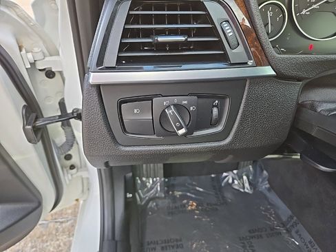 Used 2015 BMW 320i Sedan image 10