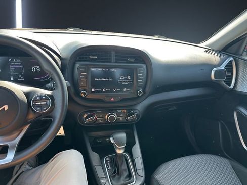 Used 2023 Kia Soul LX w/ LX Technology Package FWD image 10