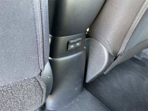 Used 2020 Nissan Kicks SV image 9