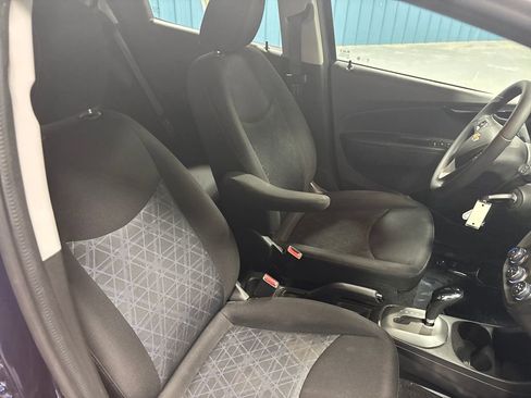 Used 2022 Chevrolet Spark LT image 33