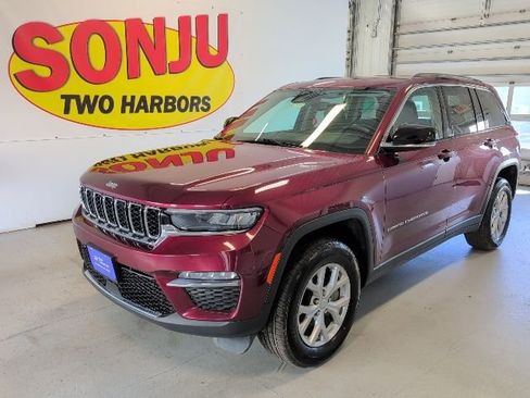 Used 2023 Jeep Grand Cherokee Limited AWD/4WD image 1