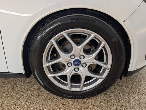 Used 2015 Ford Focus SE w/ Equipment Group 201A FWD image 20