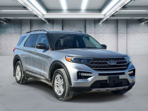 Used 2023 Ford Explorer XLT w/ Equipment Group 202A AWD/4WD image 2