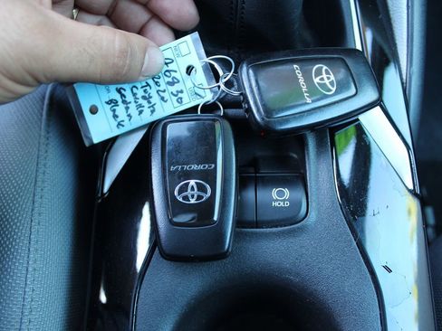 Used 2020 Toyota Corolla SE FWD image 30