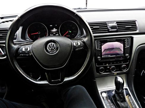 Used 2019 Volkswagen Passat 2.0T Wolfsburg image 17