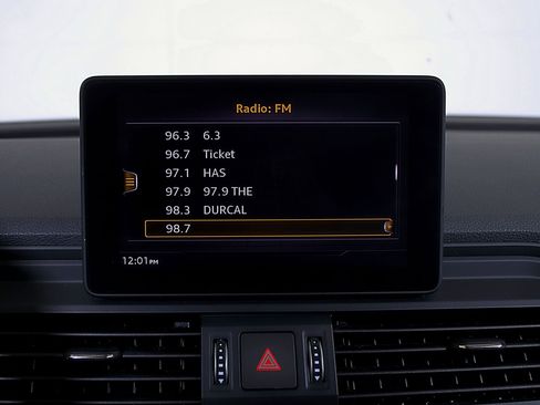 Used 2018 Audi Q5 2.0T Premium Plus w/ Premium Plus Package image 26