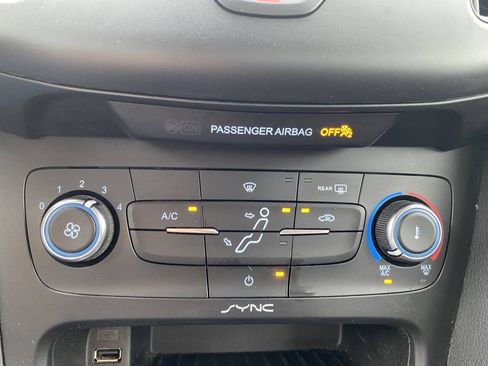 Used 2015 Ford Focus SE w/ Reverse Sensing Package FWD image 27