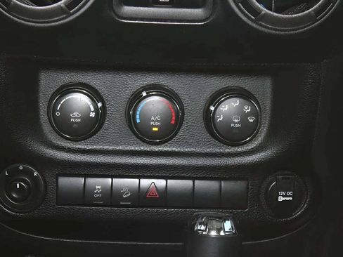 Used 2017 Jeep Wrangler Unlimited Sport w/ Quick Order Package 24S AWD/4WD image 26