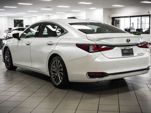 Certified 2025 Lexus ES 300h w/ Accessory Package (Z2) FWD image 8
