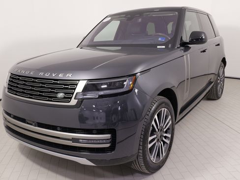 Used 2023 Land Rover Range Rover SE image 3