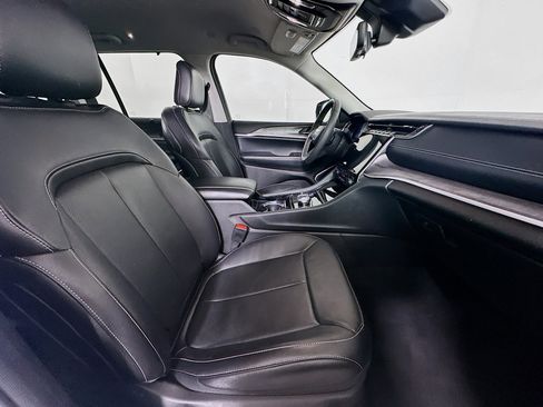 Used 2023 Jeep Grand Cherokee Limited w/ Luxury Tech Group II image 31