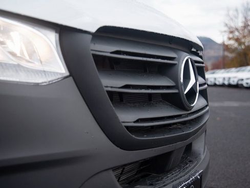 Used 2025 Mercedes-Benz Sprinter 4500 image 15