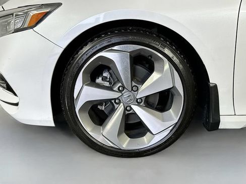 Used 2019 Honda Accord Touring image 14